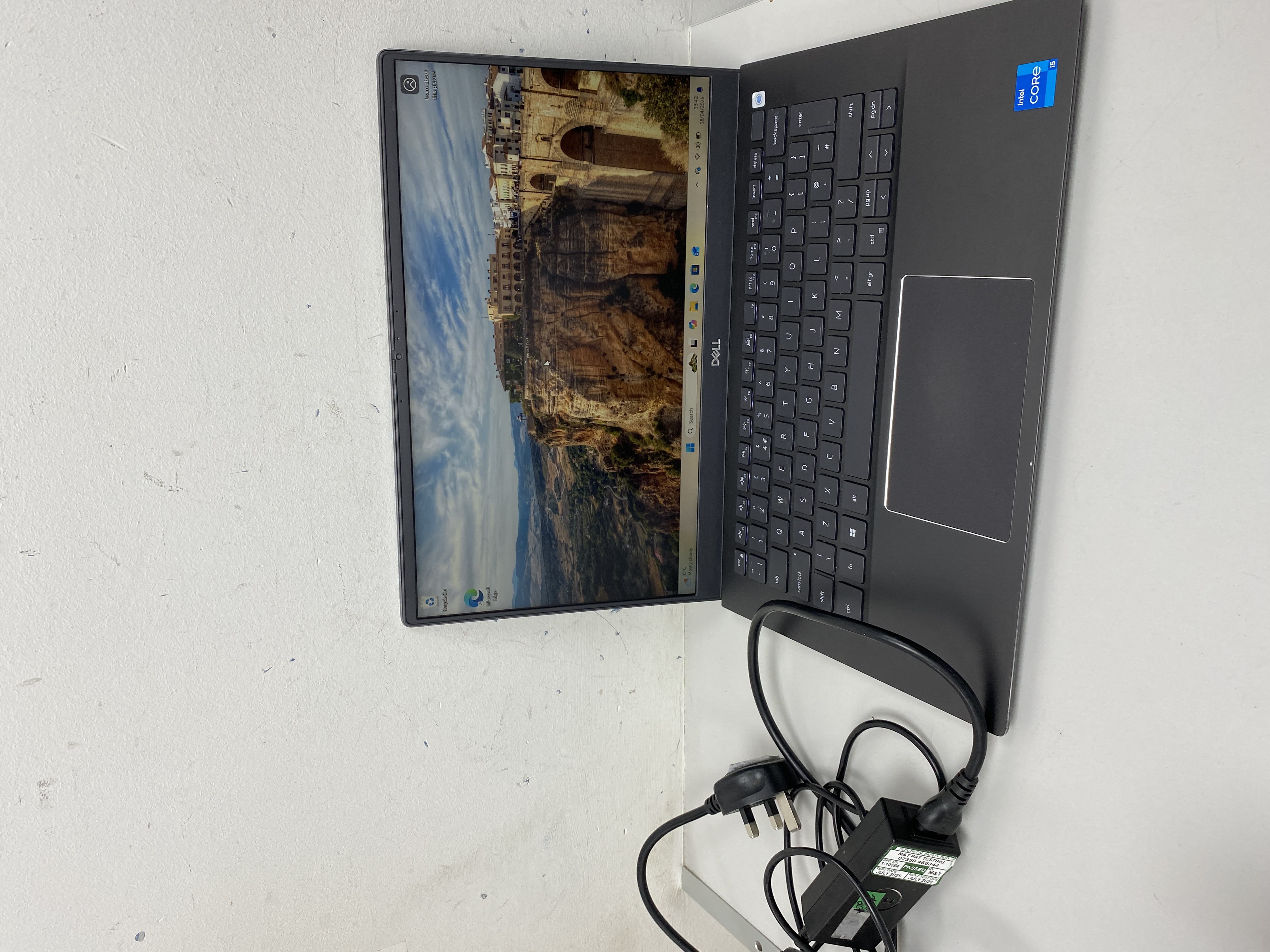 Pre-owned dell VOSTRO 5402 i5-1135g7/8GB/256GB - Own4Less